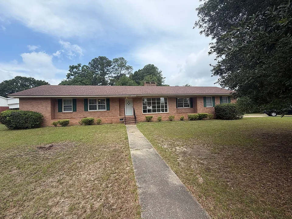 215 Lesesne Dr