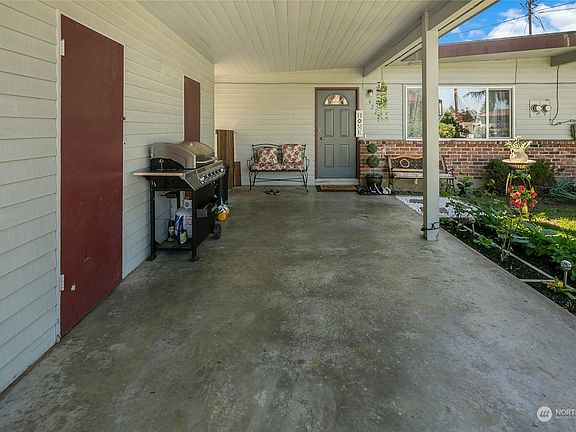 3rd image of 4222 176th Place SW