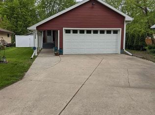 1525 Oakwood Ave, New Ulm, MN 56073
