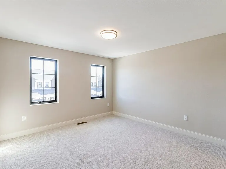 2103 Lacey Dr — Photo 17