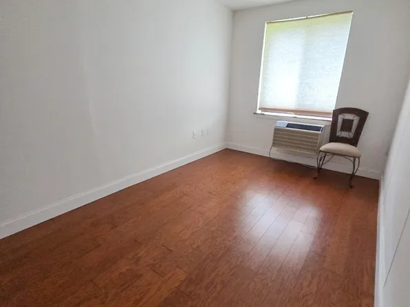 300 Rector Place 2R image 2 of 4