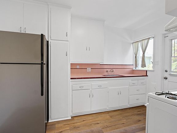 5th image of 3008 Greenfield Ave APT 4