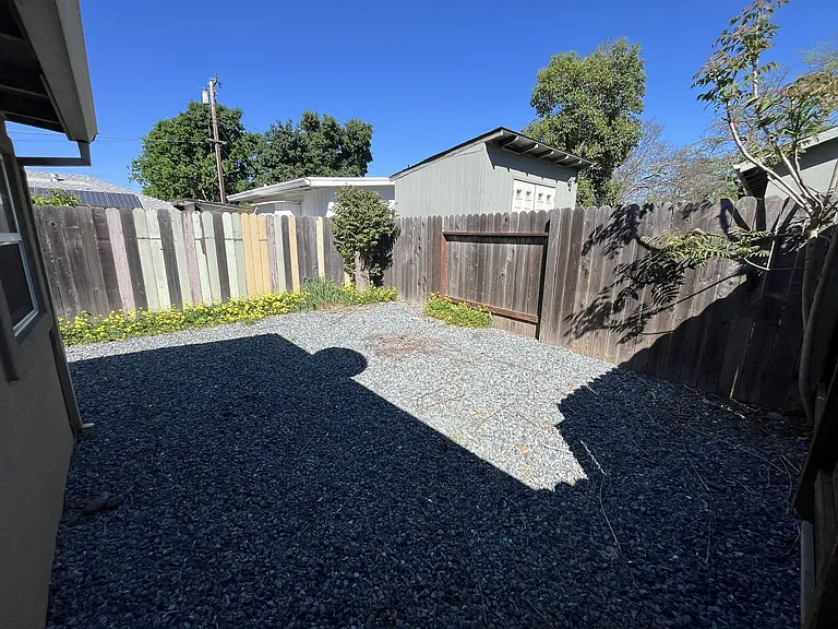 1044 Los Robles Blvd #B — Photo 17