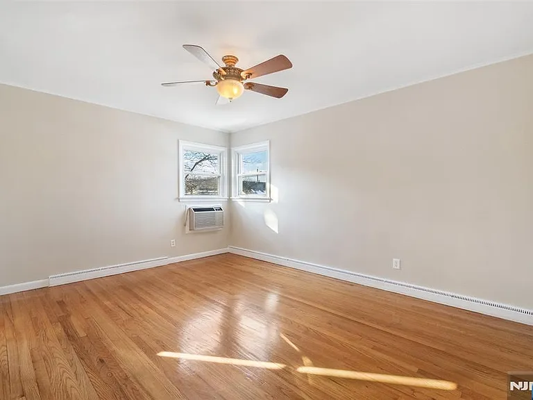 75 Cypress Rd — Photo 17