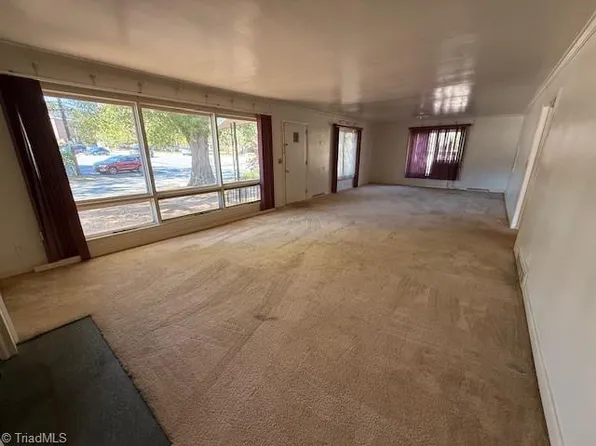 32 Vance Cir, Lexington, NC 27292