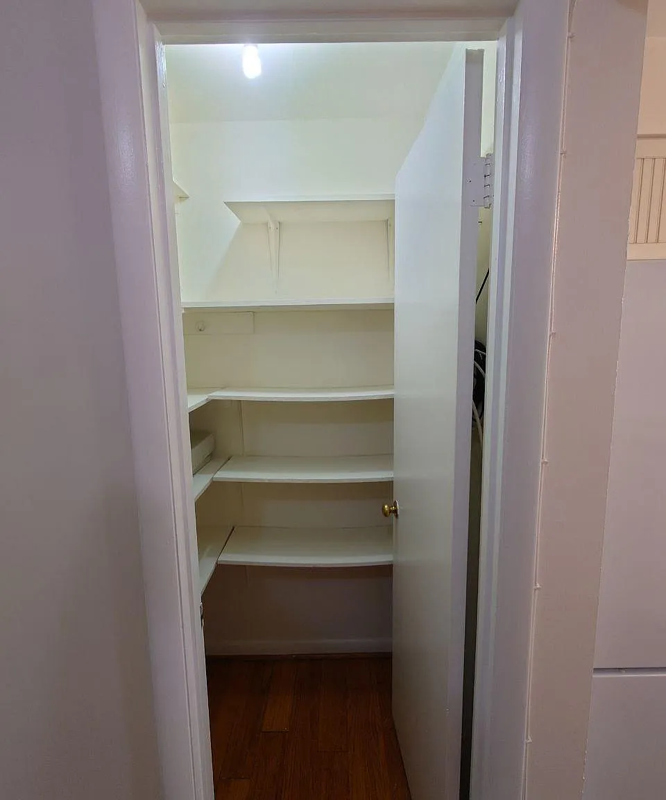 2 bed, 1024 sqft, $2,400 — Photo 3