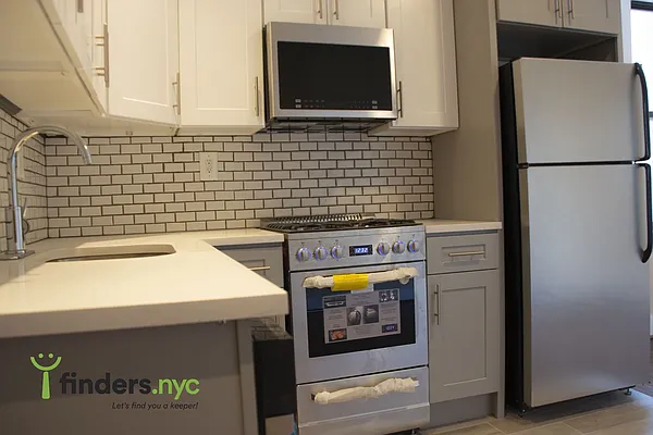 Rented by Clove Realty LLC | media 26
