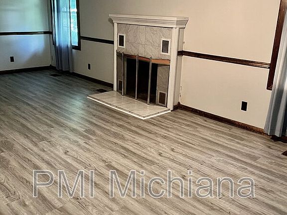 3rd image of 2405 Woodmont Dr