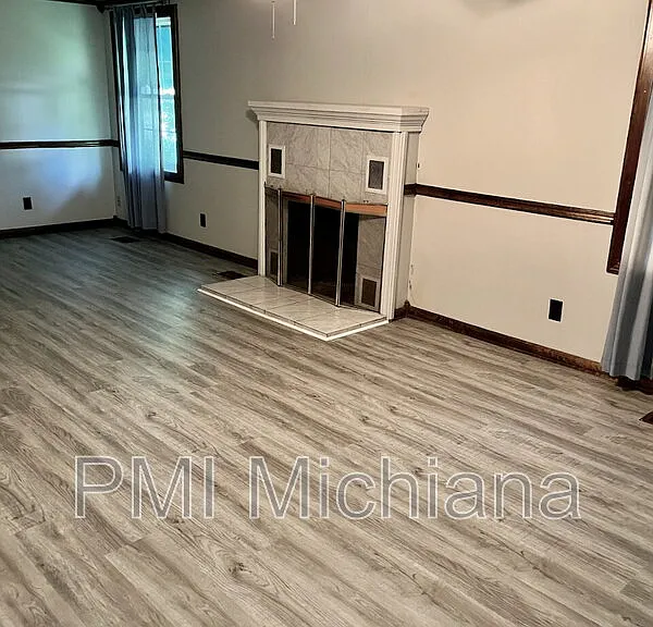 2405 Woodmont Dr — Photo 3