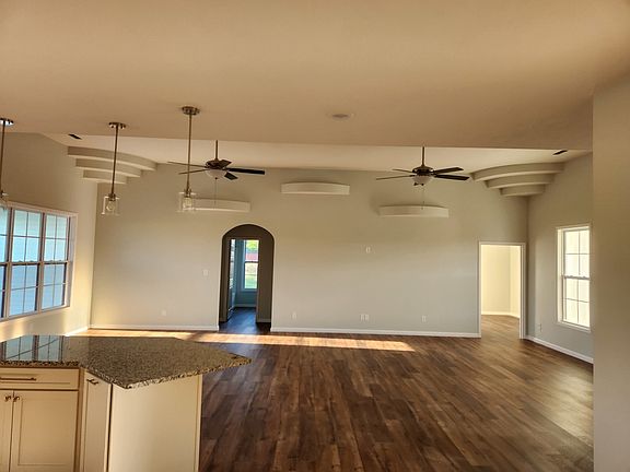3rd image of 3946 Childers Rd