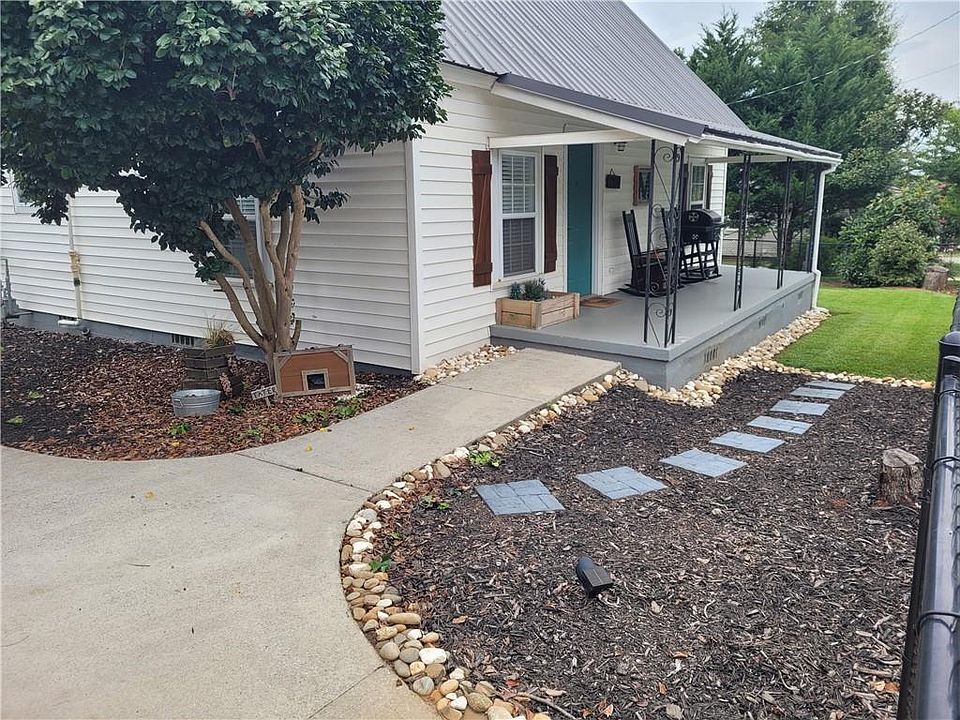 2706 E Powell St, Seneca, SC 29678 Zillow