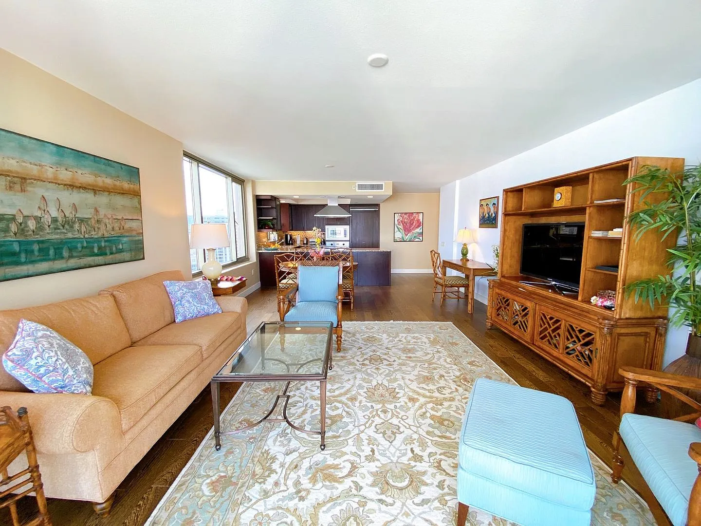 Fully Furnished 2 bedroom unit in Waikiki! — Photo 3