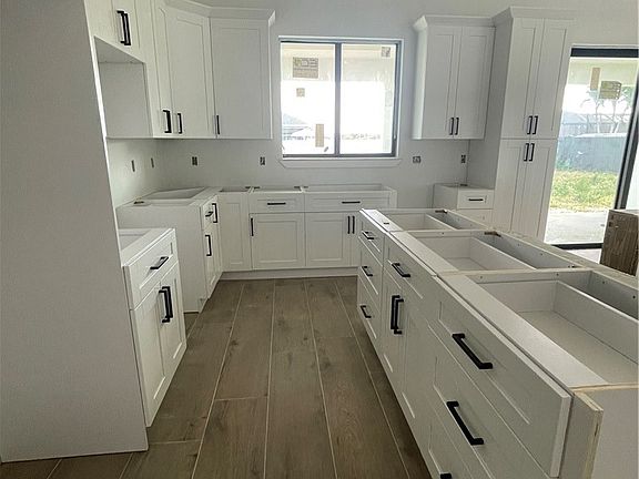 4th image of 143 Nelson Rd N