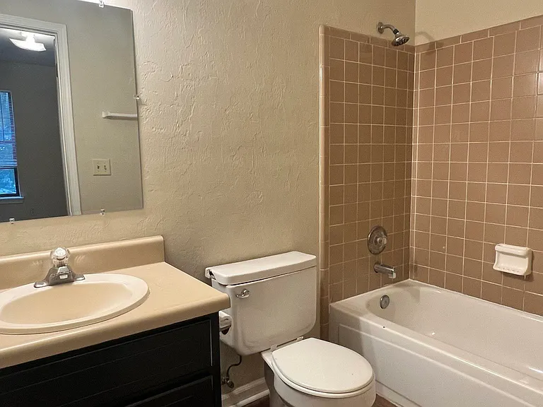 1850 Sylvan Ct — Photo 8