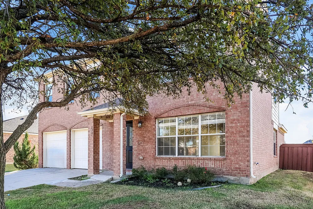 4 bed, 2.5 bath, 2395 sqft, $2,880 — Photo 4