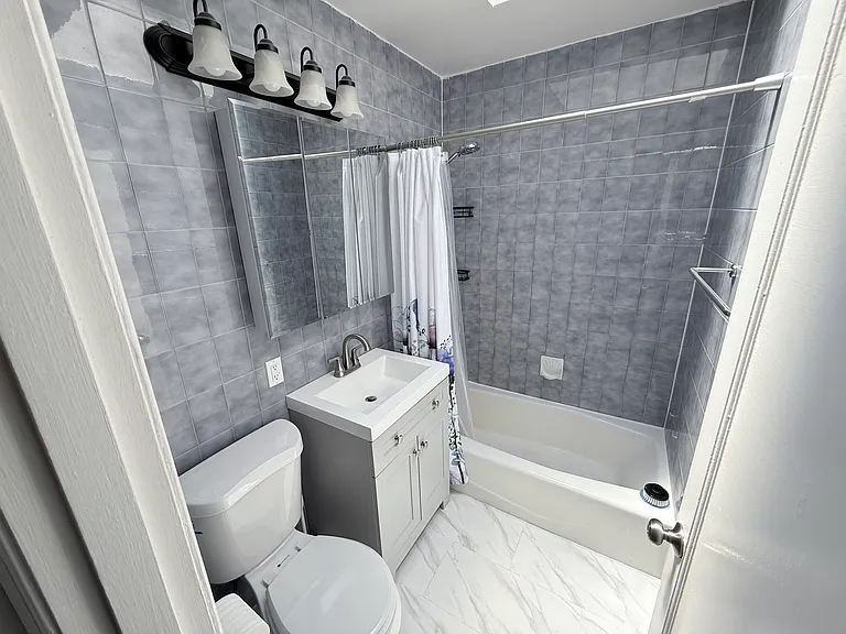 648 Sweeny St — Photo 13