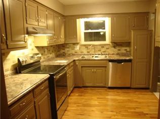 222 SE Colony Dr, Lees Summit, MO 64063