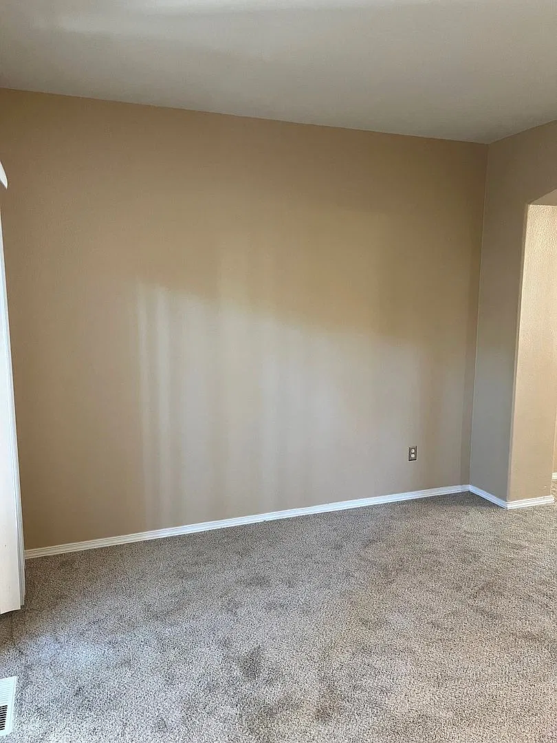Beautiful Tigard Townhouse in a Gated Southridge Community — Photo 4