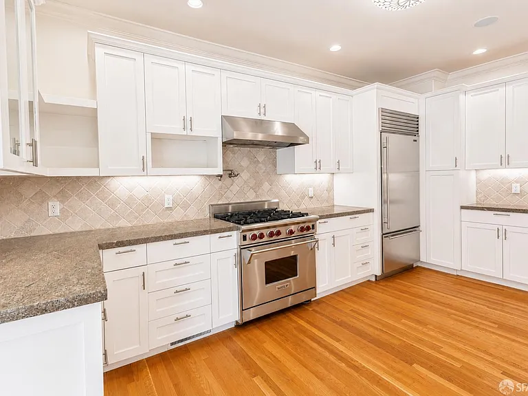 2825 Filbert St — Photo 3