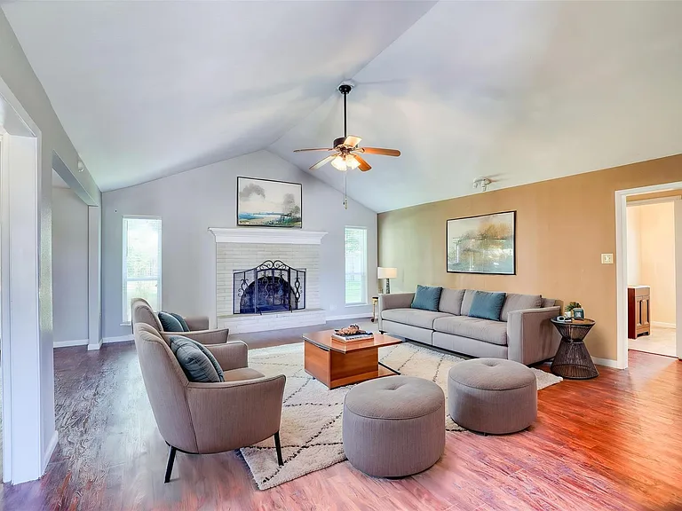 607 Rosewood Dr — Photo 4