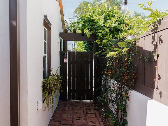 4th image of 436 38th St