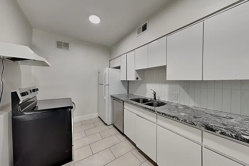 2 bed, 2.0 bath, 1460 sqft, $2,699 — Photo 3
