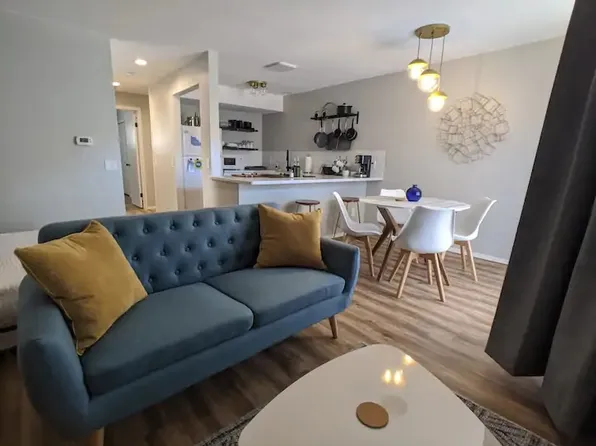 113 E Center St #D-11, Chelan, WA 98816