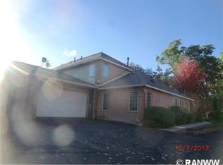 1502 Hunter Hill Rd, Hudson, WI 54016