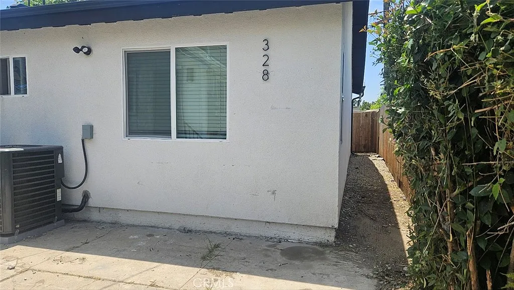 3 bed, 2101 sqft, $2,800 — Photo 2
