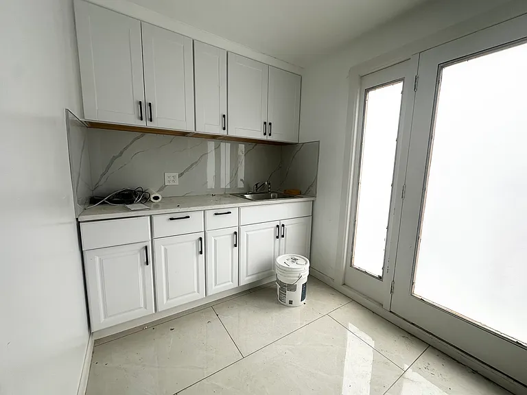 56 Ionia Ave #1A — Photo 1