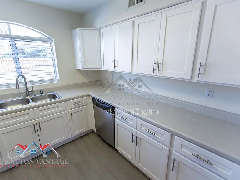 10401 N 52nd St #226 — Photo 11