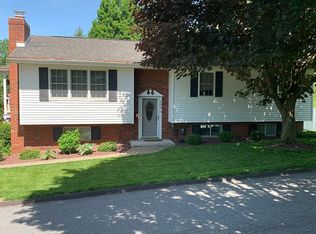 300 Hemlock St, Jermyn, PA 18433