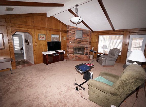 2nd image of 405 E 89th St