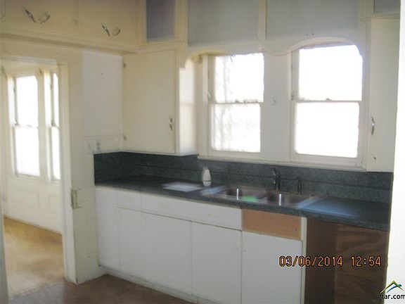 5th image of 102 S Barron St