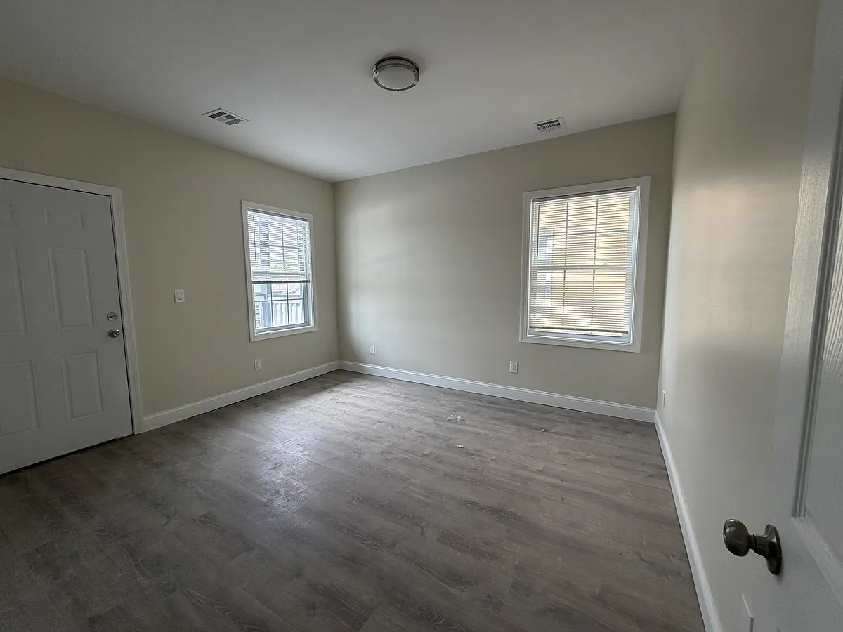 Building Photo - 12 Monticello St #6