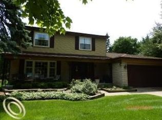 18255 Meadowood Ave, Lathrup Village, MI