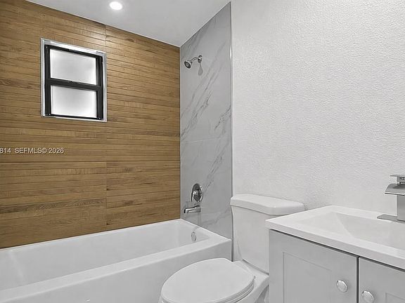 5th image of 2919 NW 92nd St #R