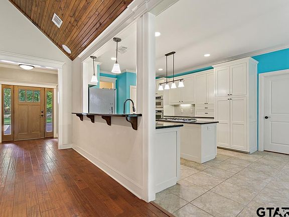5th image of 1524 Tanglewood Dr E