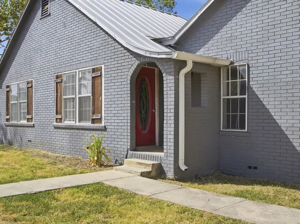 1208 10TH ST, Hondo, TX 78861