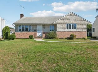 17 Whitman Ave, Syosset, NY 11791