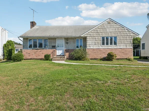 17 Whitman Avenue, Syosset, NY 11791