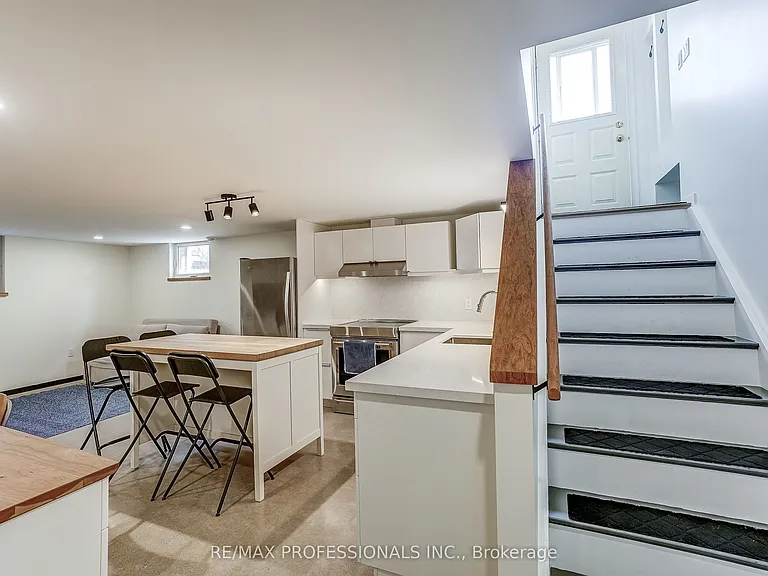 9 Cashman Cres #BASEMENT — Photo 12