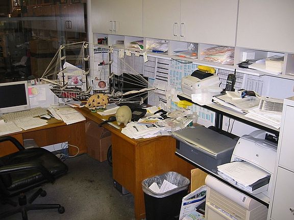 mi oficina-muy messy