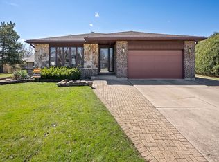1631 Arbor Ct, Darien, IL