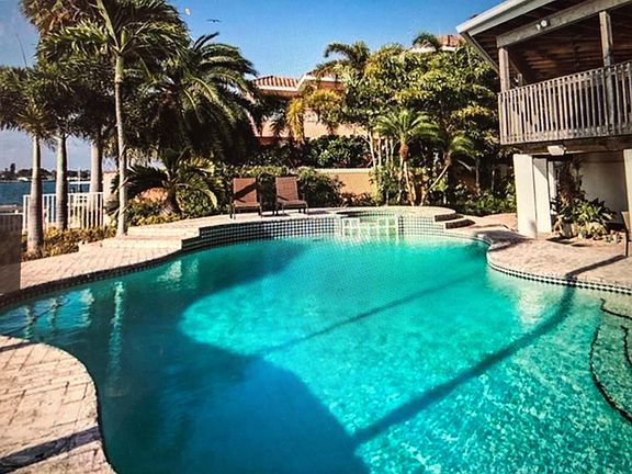 Large pool with spa!!