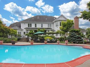 5 Charles Ct, Annandale, NJ 08801