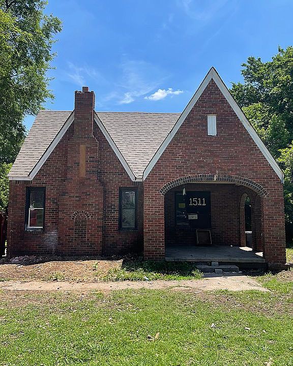 1st image of 1511 S Knoxville Ave
