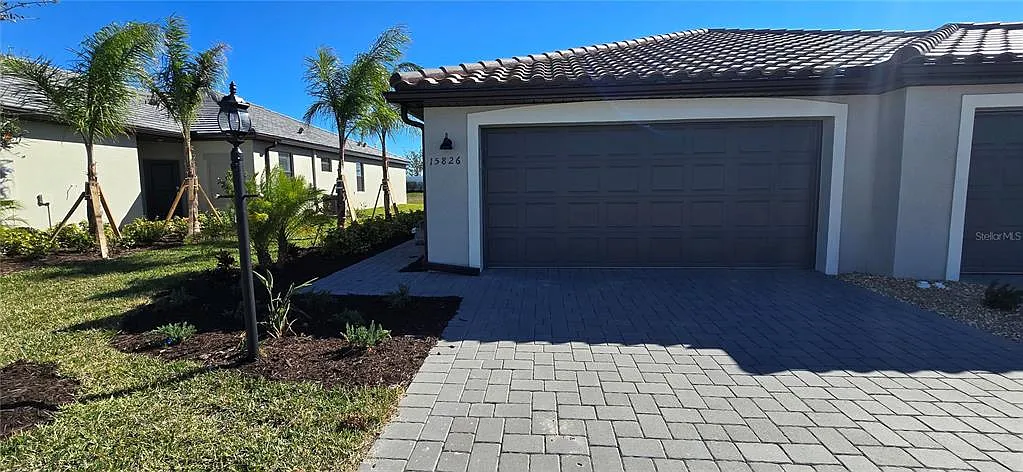 2 bed, 2.0 bath, 1565 sqft, $2,700 — Photo 1