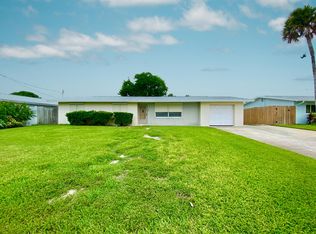 110 Deleon Rd, Cocoa Beach, FL 32931