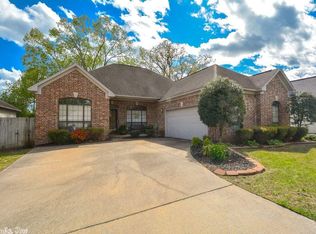 17 Westfield Dr, Little Rock, AR 72210